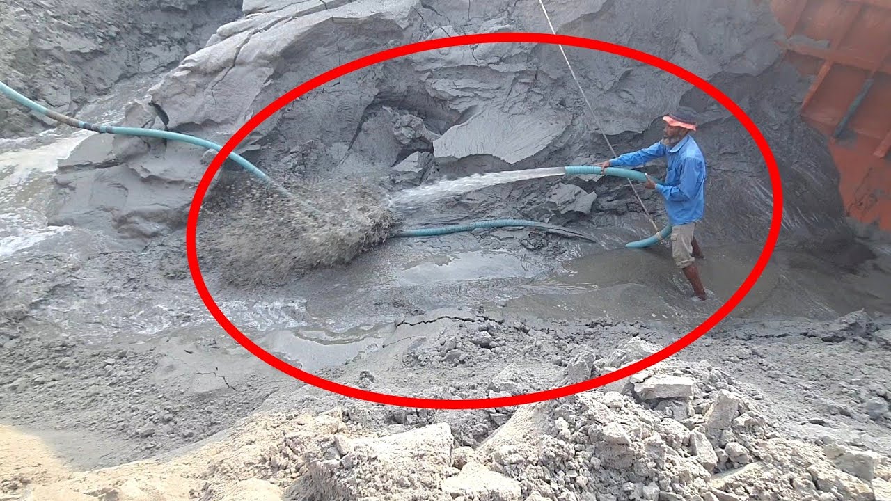 Unloading sand form ship barge unloading video unload sand from big barge ship 428 (25 Feb 2026)