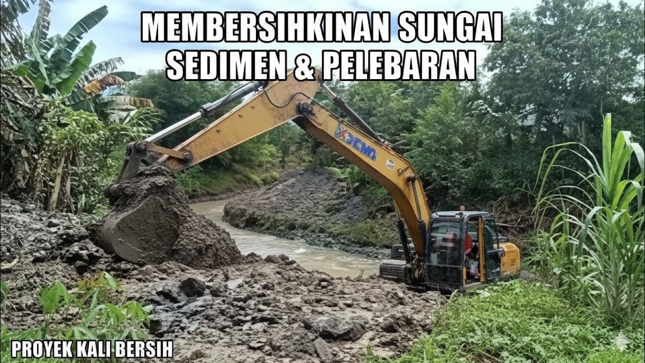 Mebersihkan Sungai dari edapan lupur 