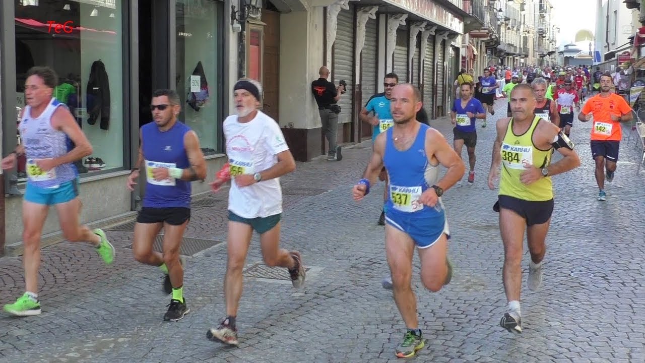 Corsa 5 laghi 2018 - Passaggio centro città Ivrea