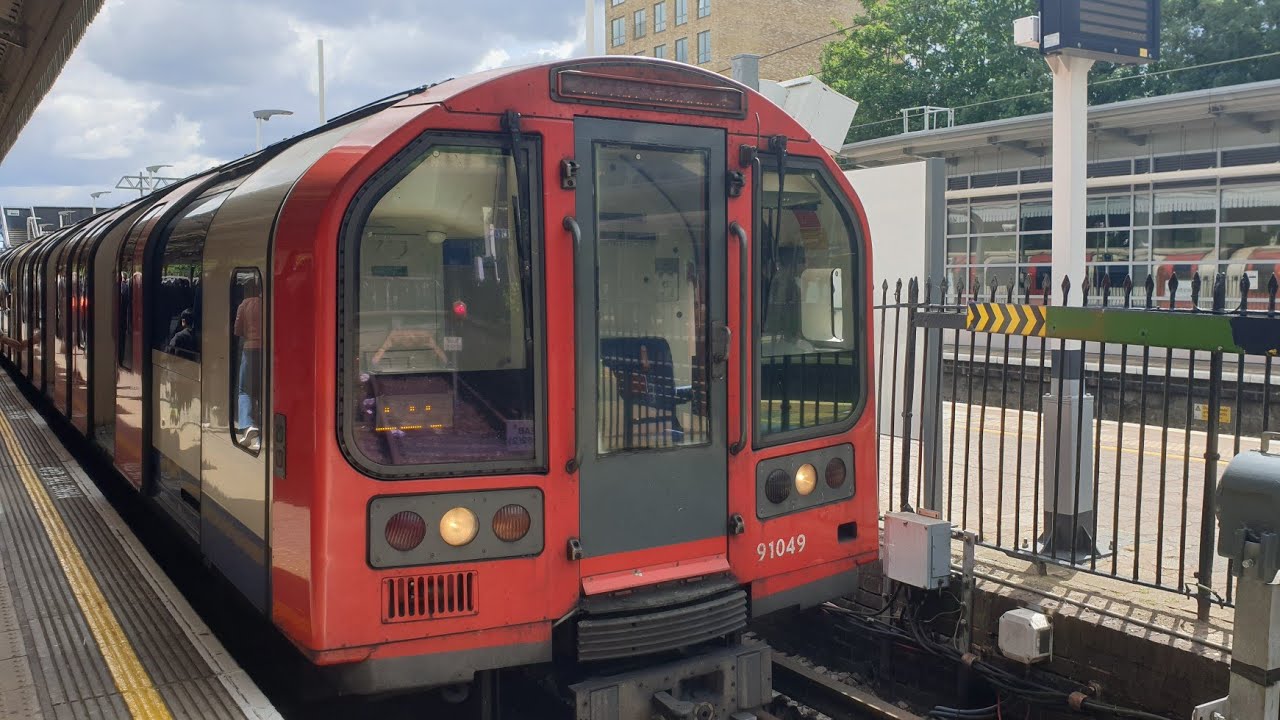 Journey on the Central line 🟥 Ealing Broadway to Stratford it heading to Loughton 🚉 Station