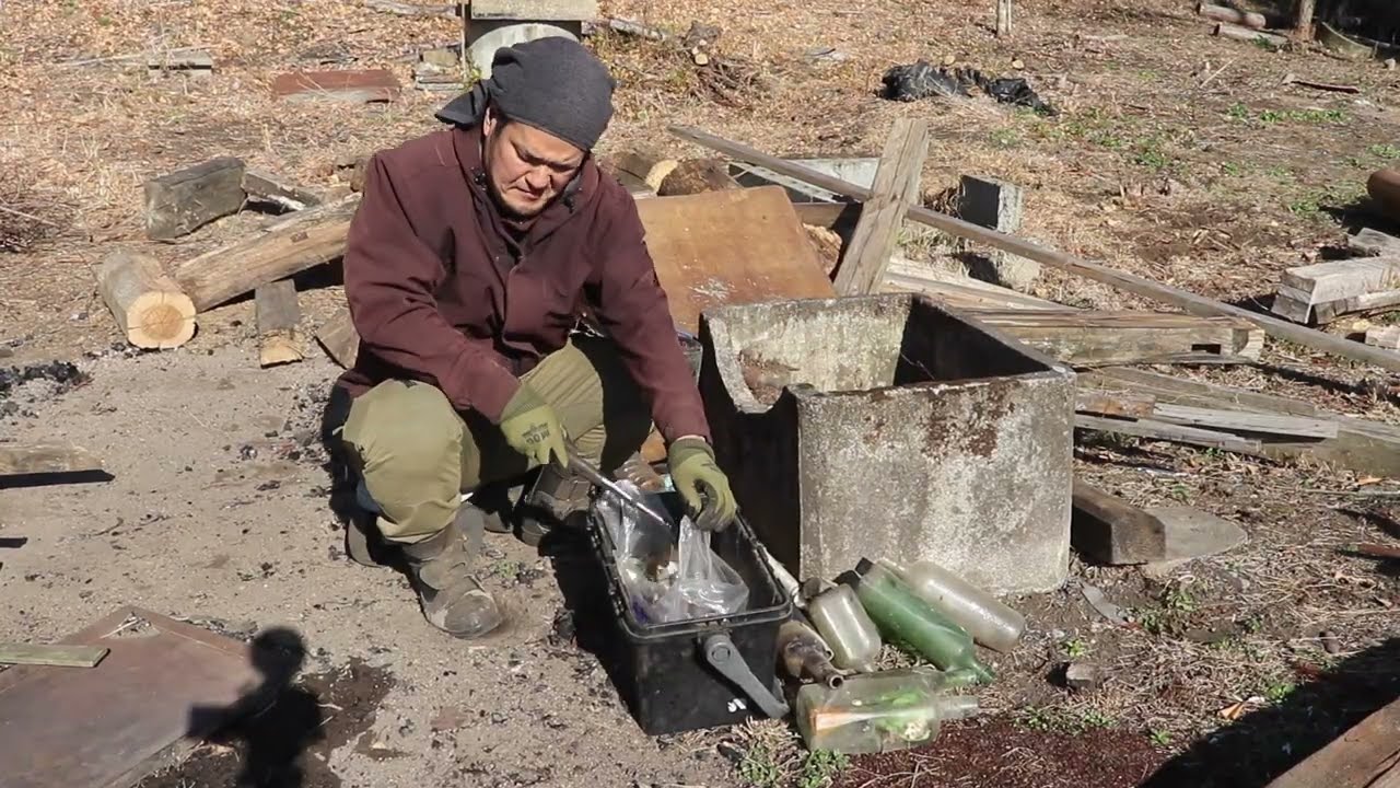 畑作りの為の片付け作業を倍速で進めていく｜道作り、割れたガラスの片付け