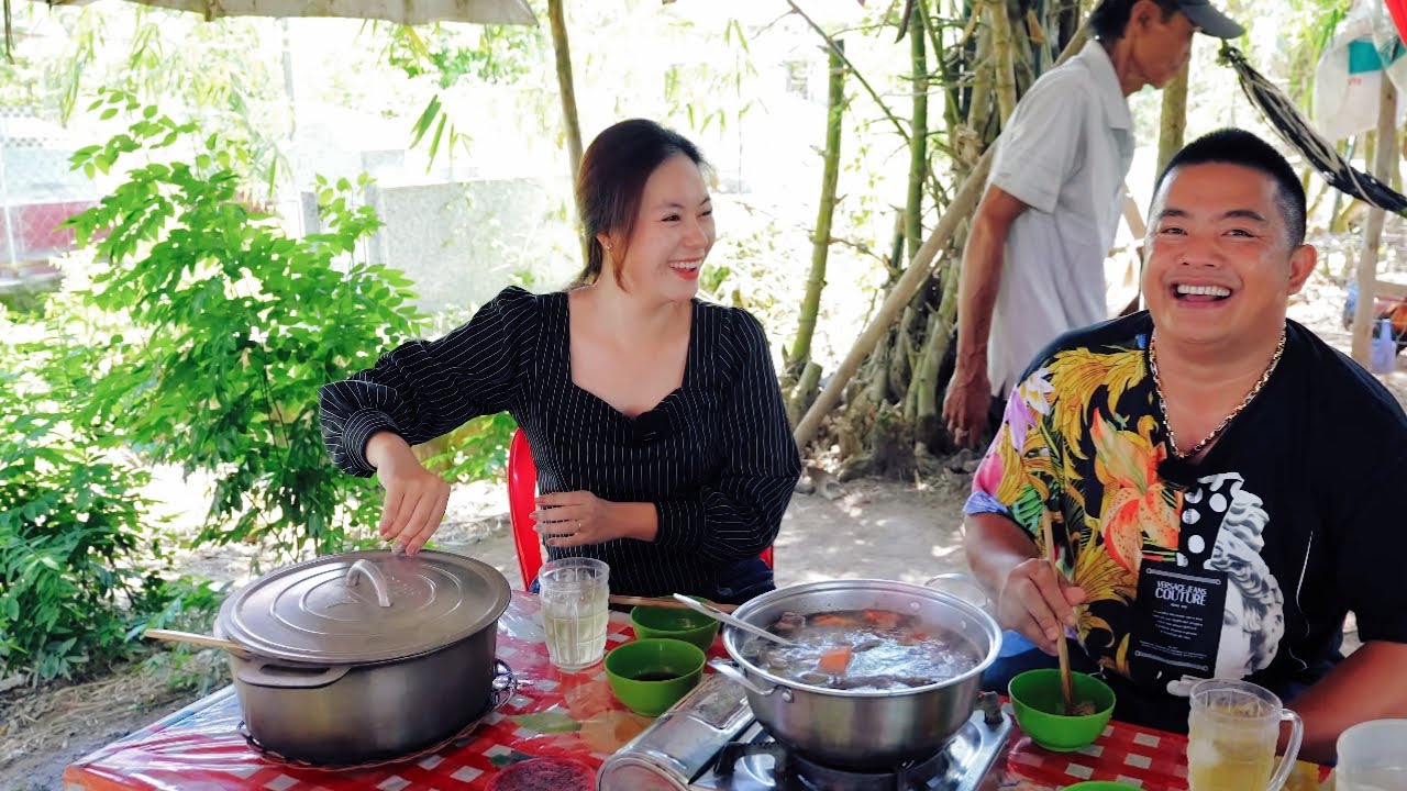 CÙNG SONG HỶ THƯỞNG THỨC ĐẶC SẢN MIỀN TÂY NGAY BÊN CẠNH CÔNG VIÊN VĨNH HẰNG | CHỢ PHIÊN TÂY BẮC