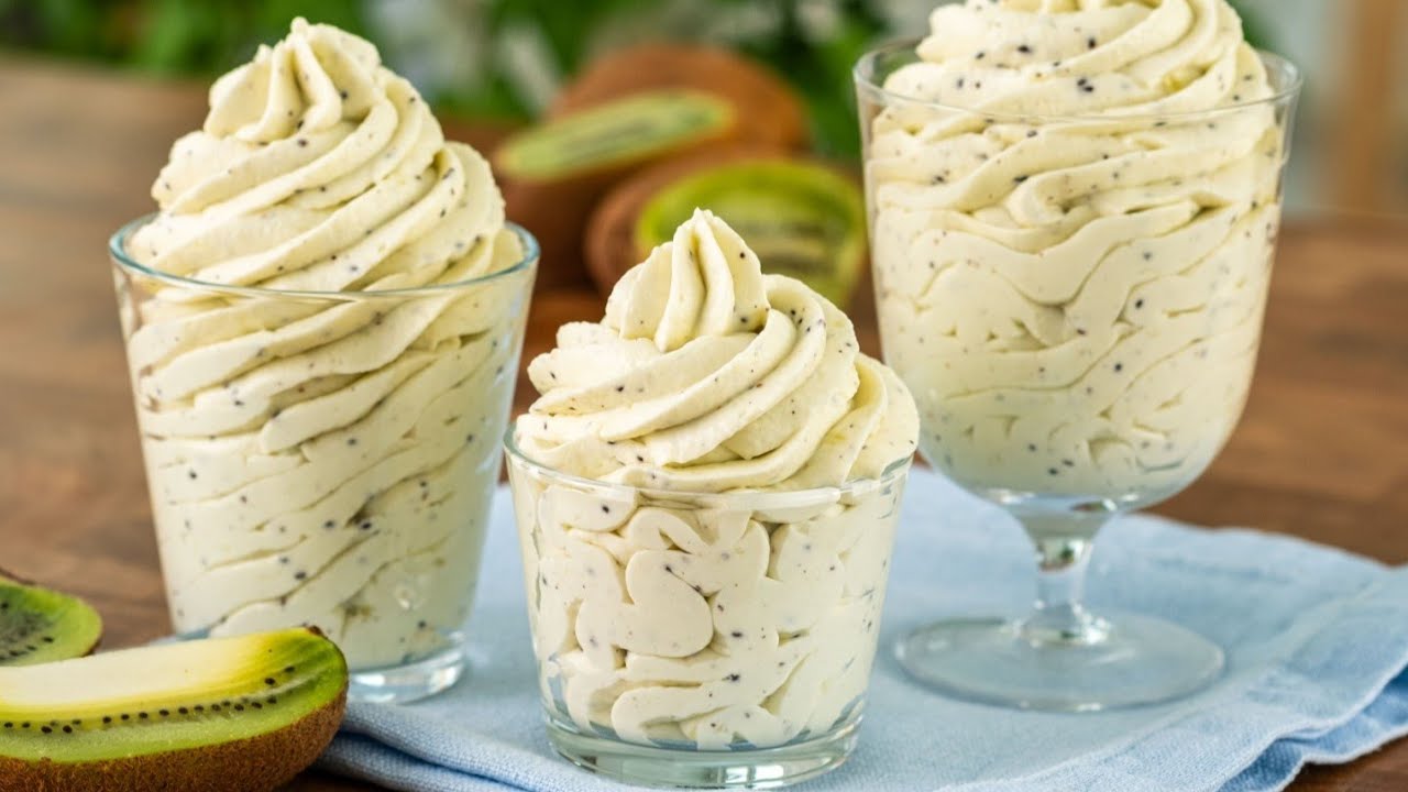 Десерт из сливочного мусса за 5 минут! Вкусный супертвердый крем из киви без яиц и масла
