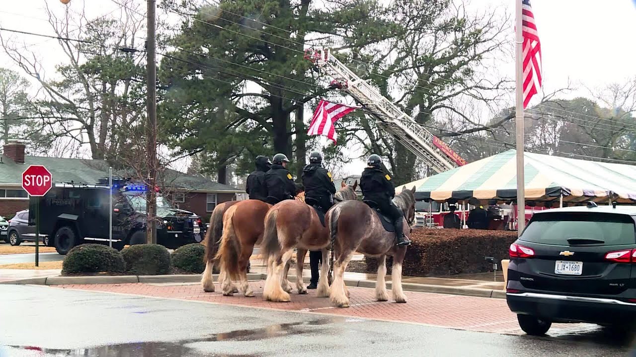 Memorial service honors fallen Virginia Beach Police officers 1 year later