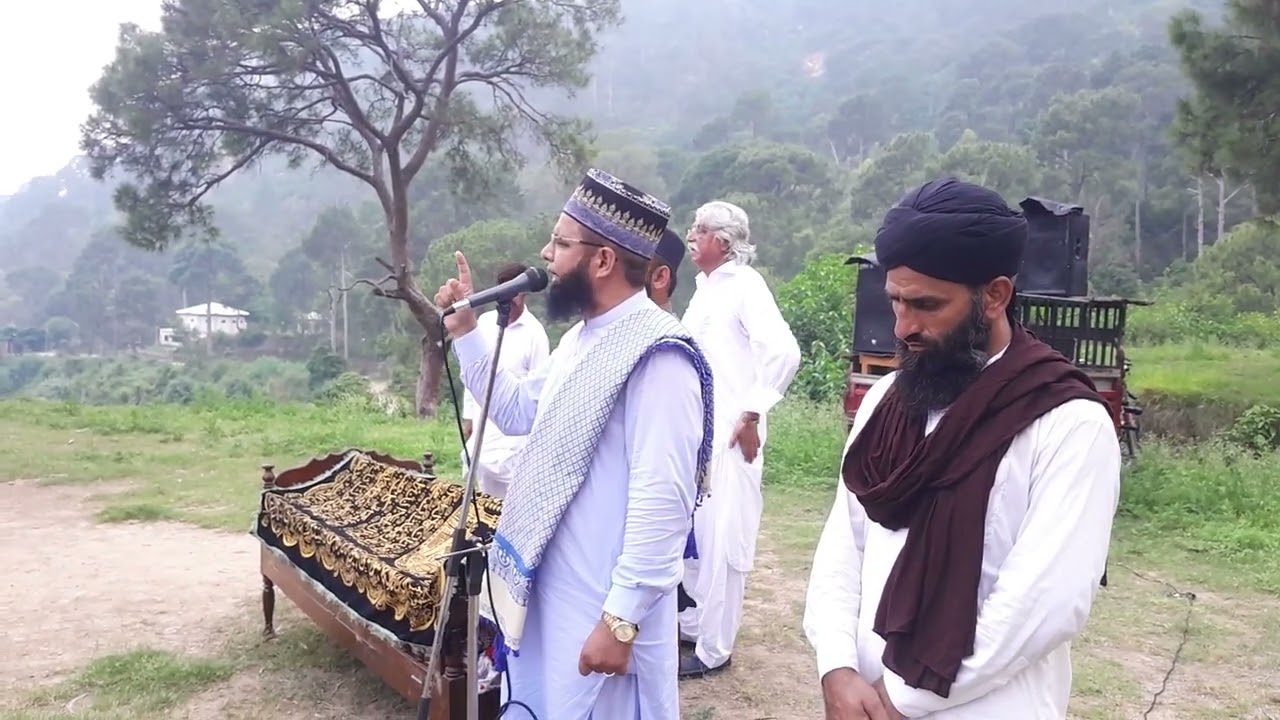 علامہ قاری نثار احمد جنڈی چونترہ لدرہ میں نماز جنازہ کے اجتماع سے خطاب کرتے ہوئے 