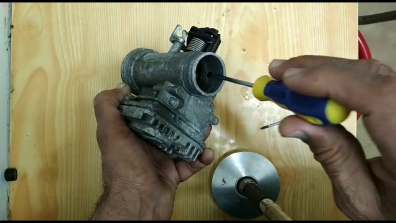 HOW  scooter VespaTO CLEAN THE THROTTLE BODY AND FUEL INJECTOR