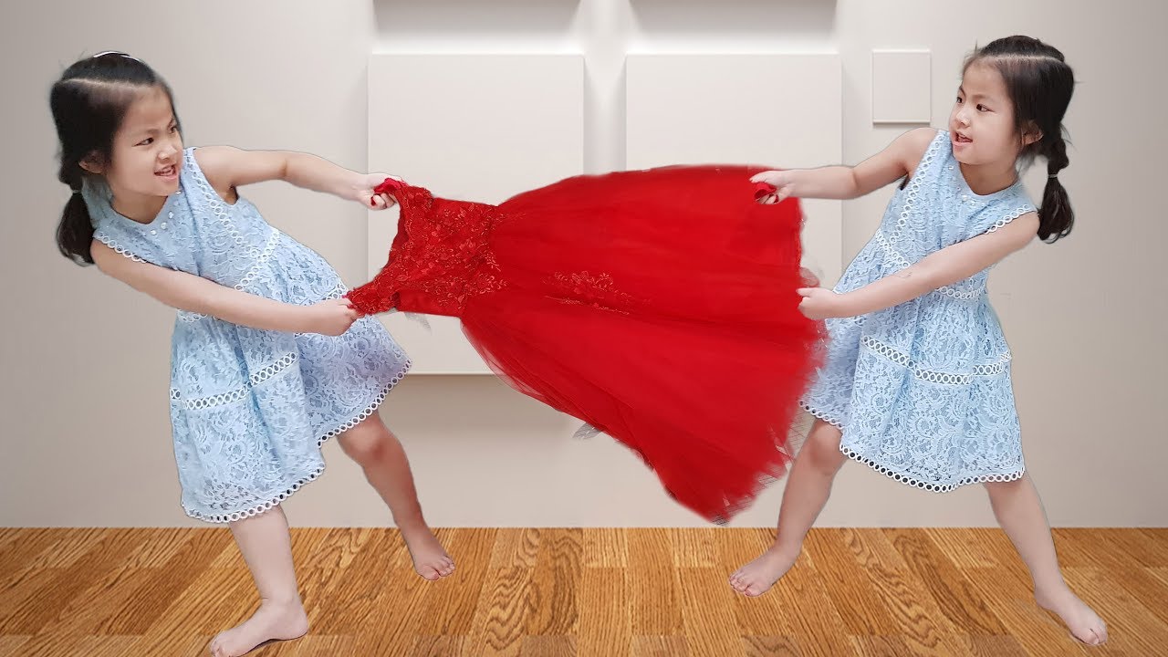 마트는 누가 갈까요?!! 서은이의 빨간드레스 택배 선물 공주 드레스 화장놀이 Twince for Red Princess Dress