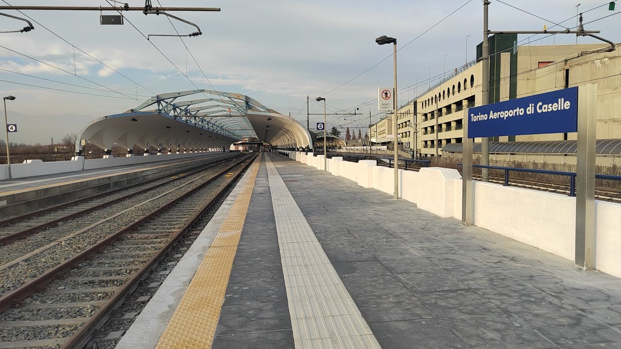 Arrivi e Partenze a Torino Aeroporto /Arrivals and Departures at Turin Airport railway station.