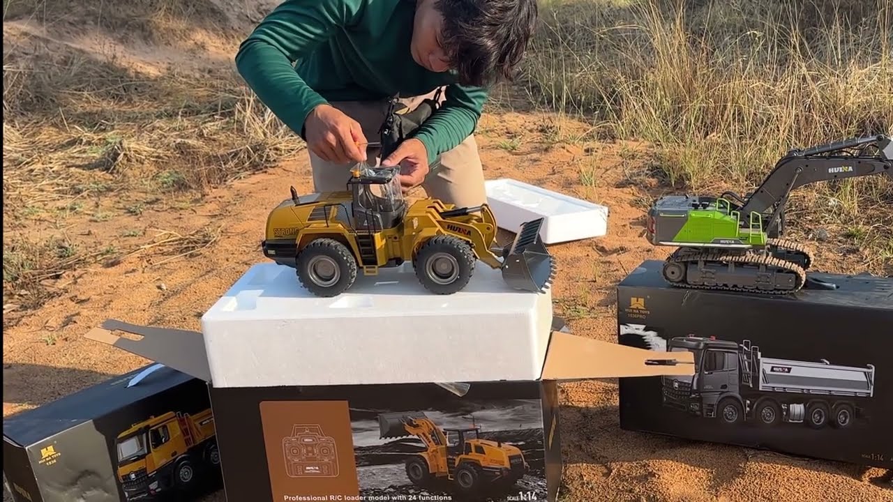 EPIC NEW RC HUINA 1583 UNBOXING! Construction Vehicle Showcase