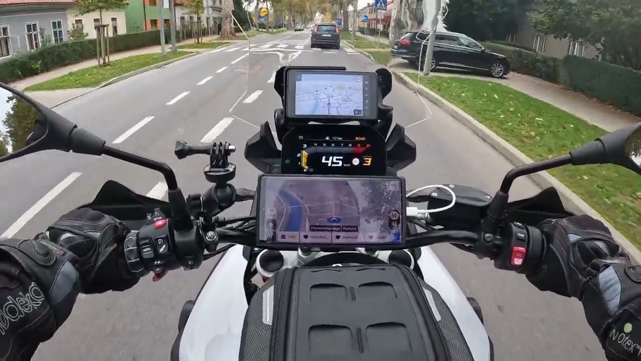 City crowd on Saturdays on F 800 GS 2024