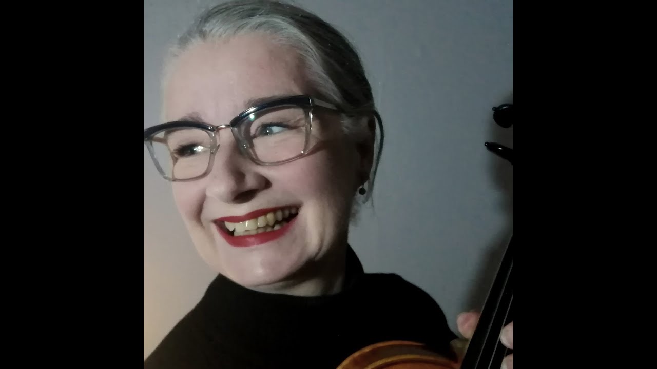 Annamarie Gelderblom – Holding the Violin