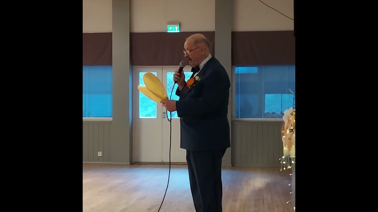 Ritvan ja Hannun häät  26.10.2024 -  Hannu laulaa