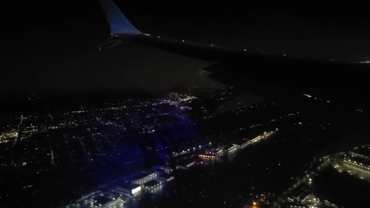 BOEING 737-MAX8  LANDING SEA
