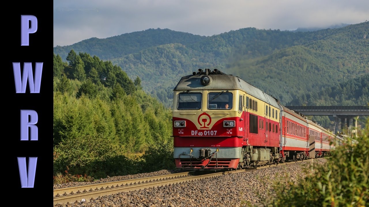 Chinese Railways - DF4D & DF4DK Diesel Locomotives Handle Passenger Trains Through Hengdaohezi