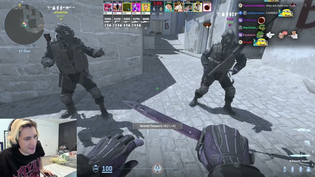 xQc играет в Counter Strike 2