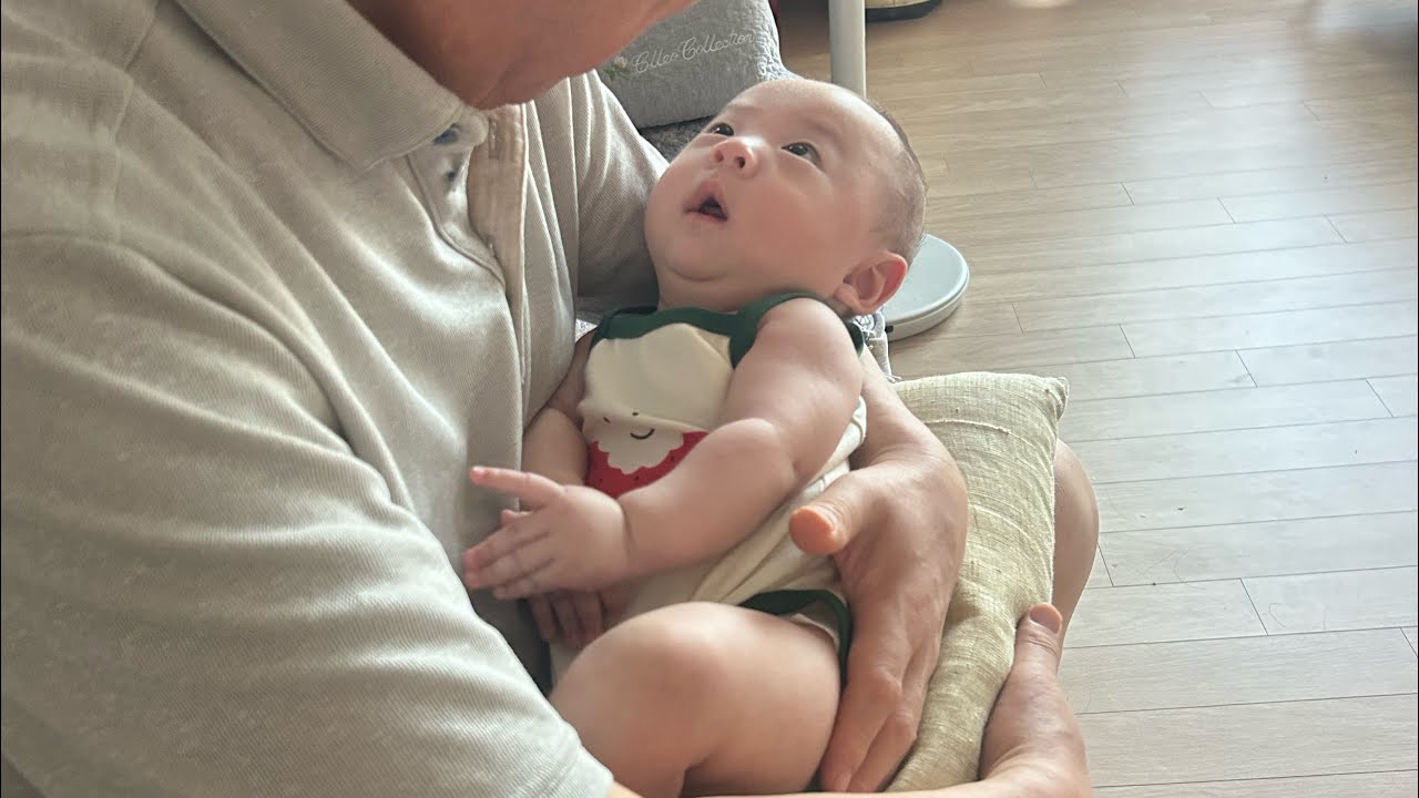 할아버지랑 대화하는 4개월 아기 👶  #옹알이 