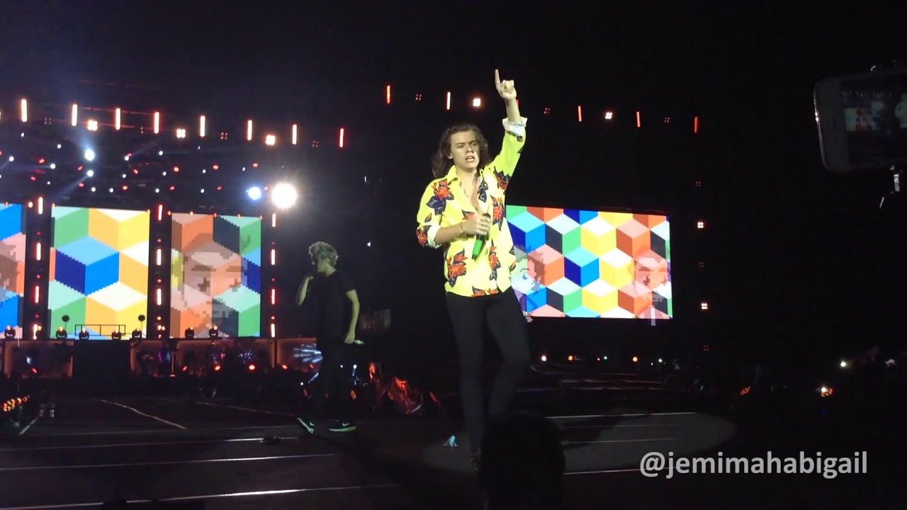 One Thing + What Makes You Beautiful - On the Road Again Tour Manila (One Direction)
