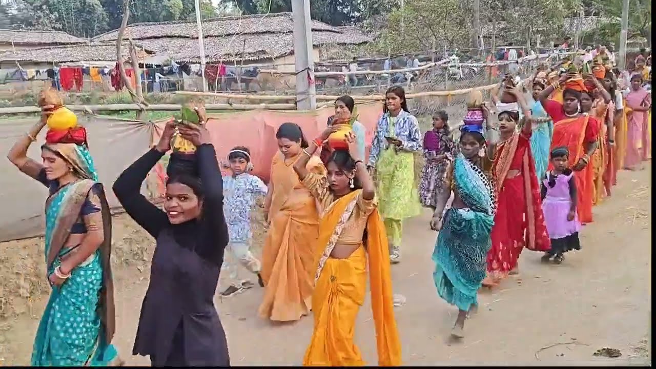 ऐतिहासिक कलश यात्रा: उमड़ा जनसैलाब! 🙏✨कथा व्यासआचार्य श्री गिरीज शरण जी महाराज (श्रीधाम वृन्दावन)