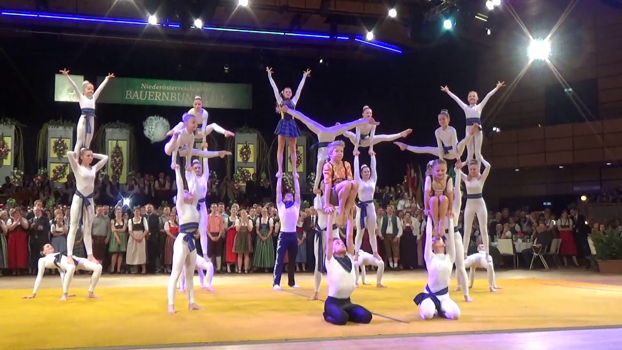 Sportakrobatik Dobersberg - Showauftritt beim 75. NÖ Bauernbundball im Austria Center Vienna