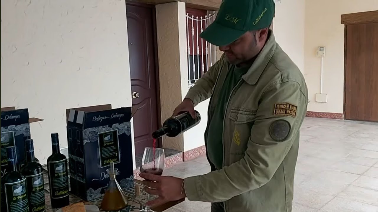 L.M        El Pariente  os desea un buena entrada de año con productos de la tierra Murcianos 🥰🤣🇪🇸🌾🌳