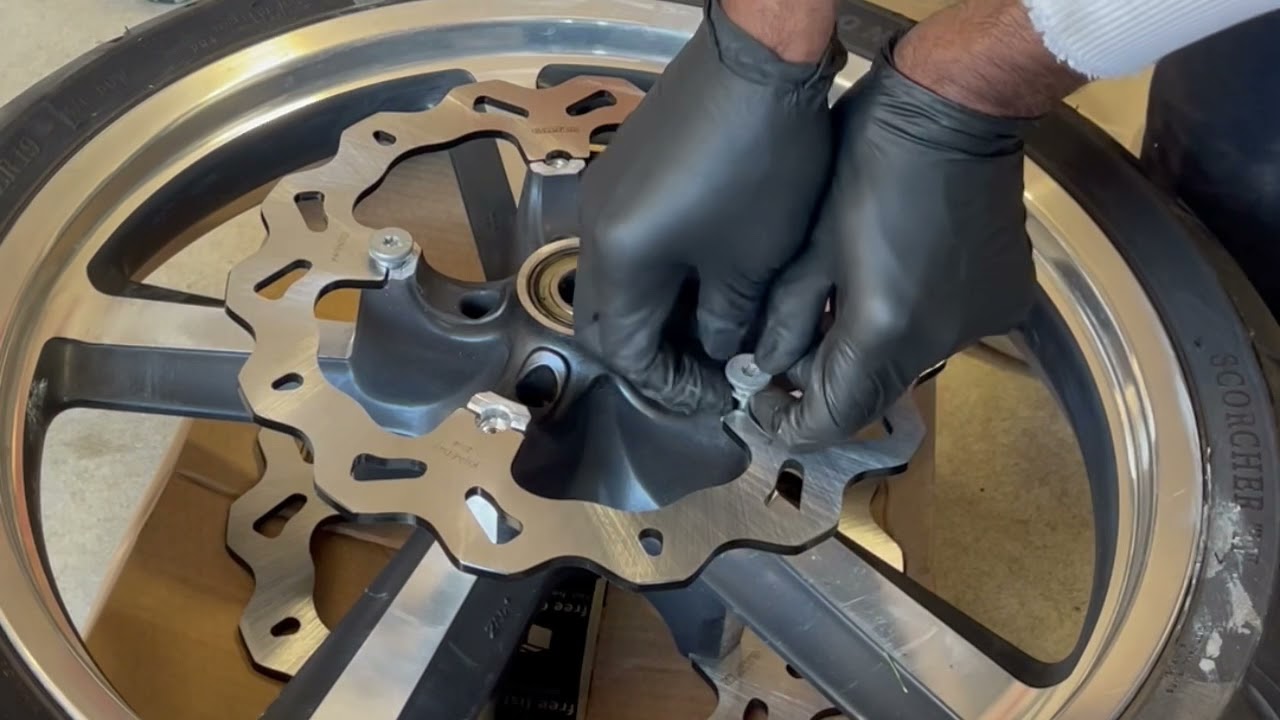 V-Rod Muscle Galfer Wave Rotor install
