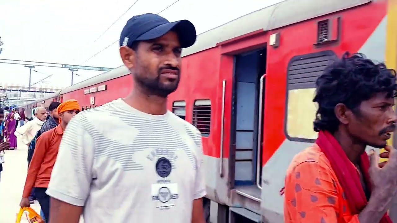 Unchahar Exp(14217) Train  Short Journey Vlogs ऊंचाहार एक्सप्रेस (१४२१७) ट्रेन छोटी सफर ब्लॉग 🔥