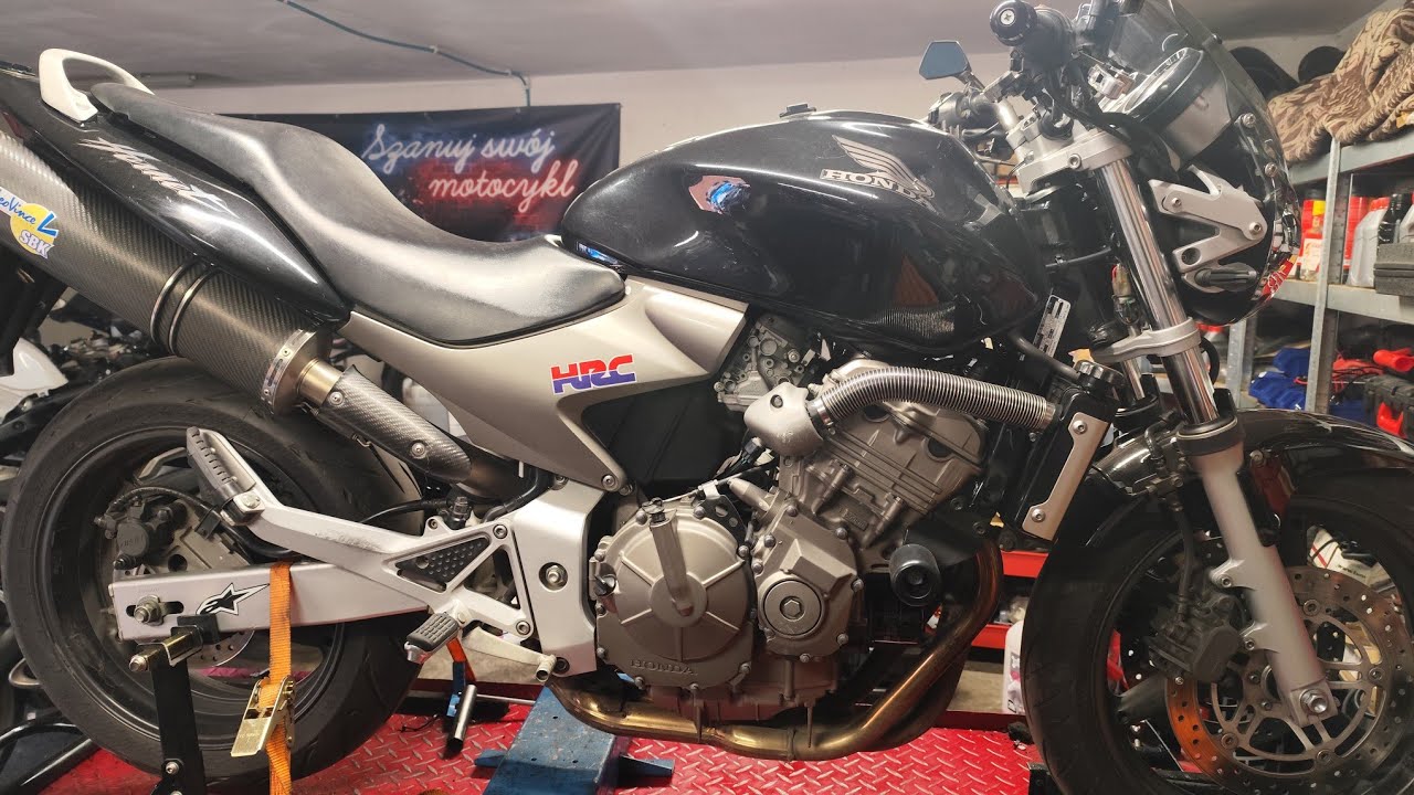 Honda Hornet 600 przegląd gaźnikowo-rozrządowy oraz ładowanie.