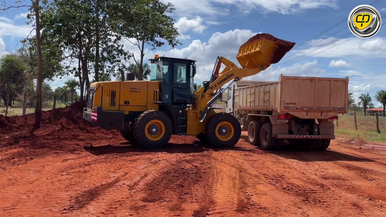 PÁ CARREGADEIRA LONKÍNG CDM833 NO CARREGAMENTO/Carregadeira de Rodas/Enchedeira.
