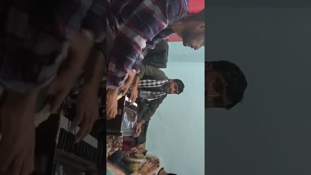 Kashmiri song singer sartaj bhaderwehi. H.s