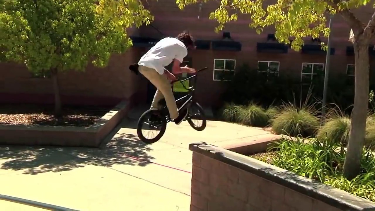 😎BMX STREET - Devon Smillie Video - FLY BIKES