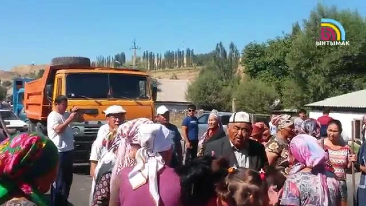 Кара-Суу: Жаңы-Арыктагы жол тоскон энелер. ВИДЕО