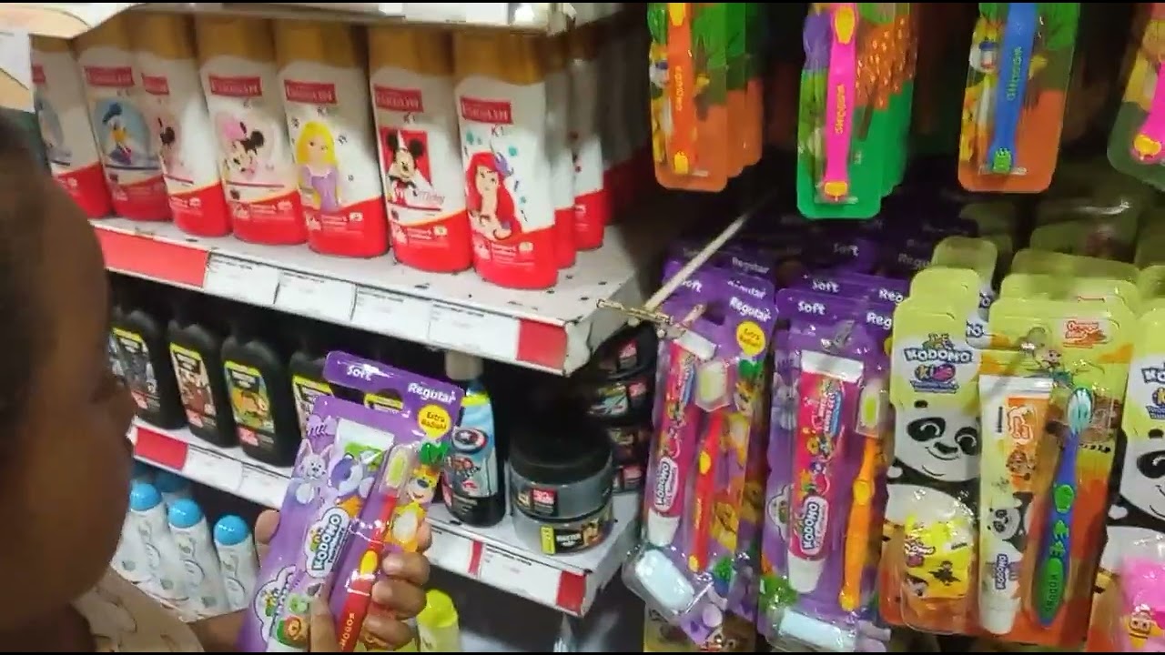 abadikan momen bersama si kecil belanja sabun mandi