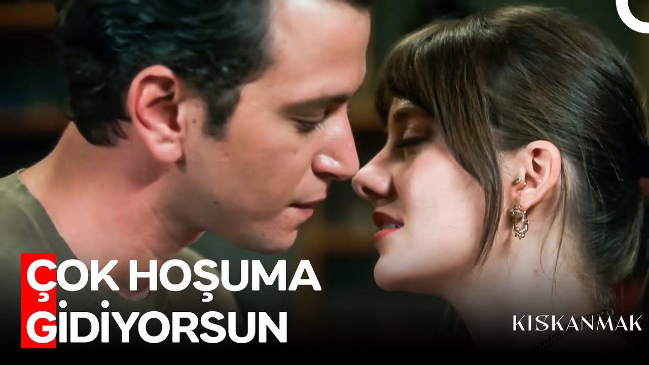 Nüzhet'in Öpücüğünün Hedefinde Bu Sefer De Nalan Var - Kıskanmak