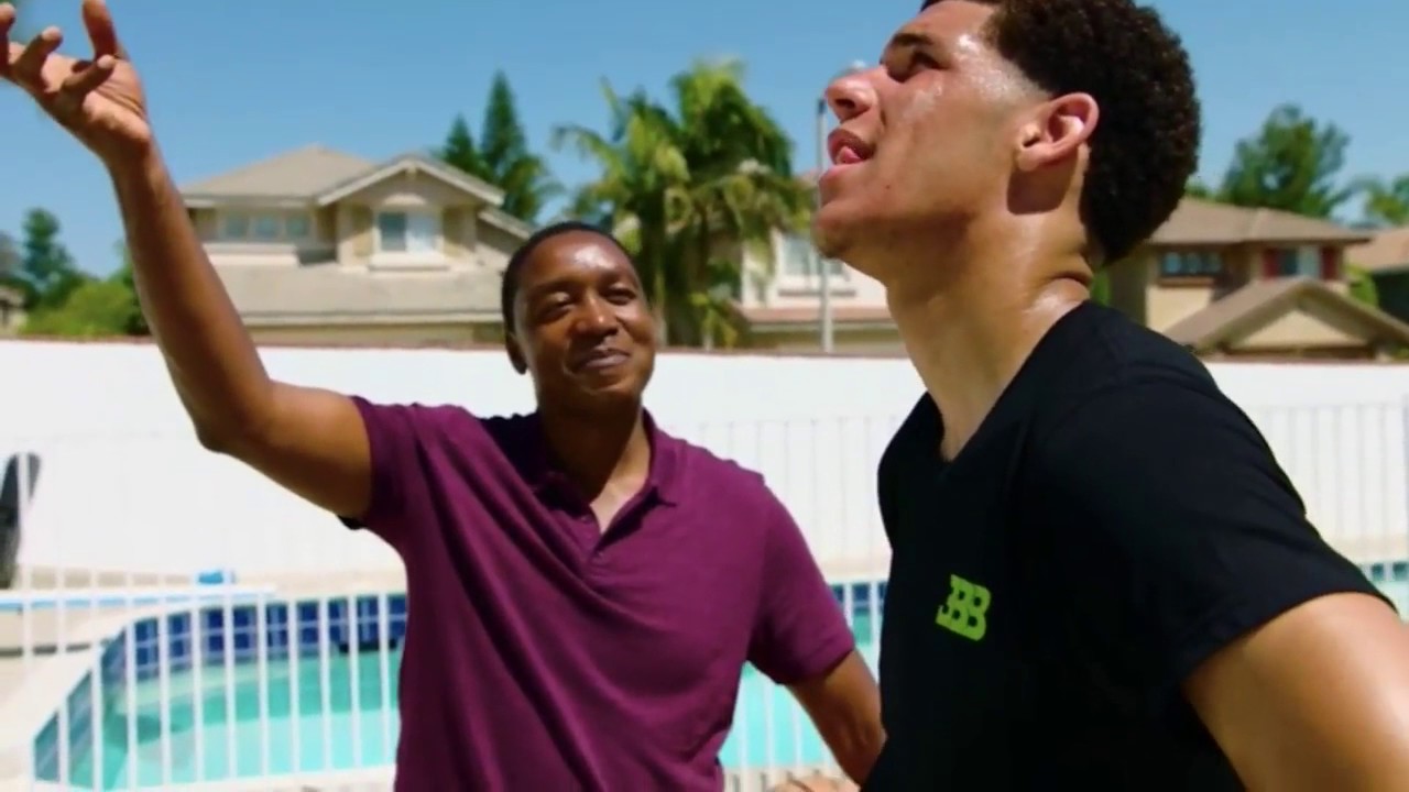 Lonzo Ball Practices in his Backyard On the Concrete NOT in the Gym Like Other Players Do