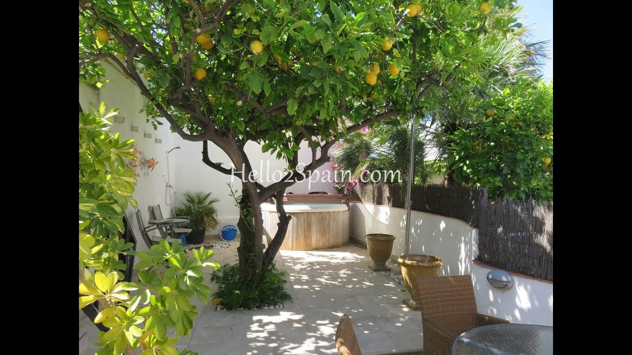 REF. 2834  FANTASTIC TOWN HOUSE IN OLIVA. SEA VIEWS