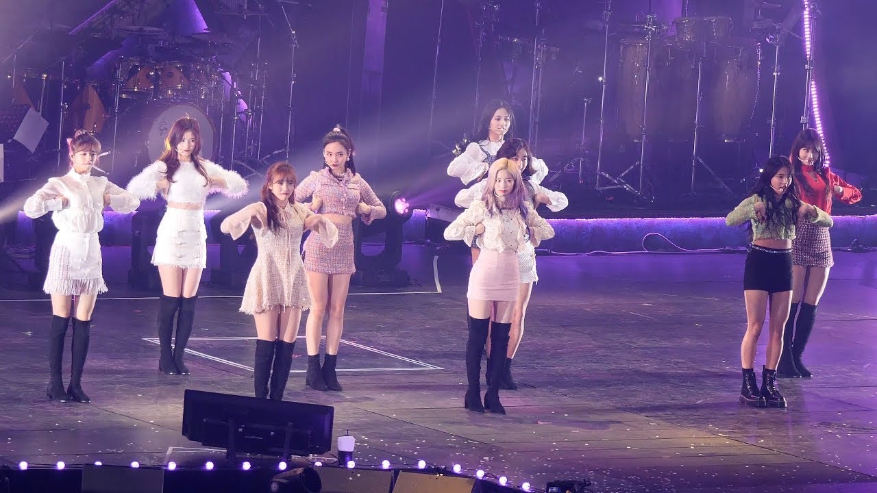 181118 트와이스 (TWICE) 티티(TT)  [4K] 직캠 Fancam (아이유(IU) 10주년 콘서트 게스트) by Mera