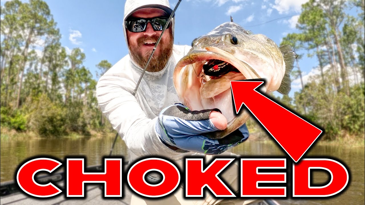 GIANT BASS WITHOUT ELECTRONICS!! ( These Overlooked Baits Work All Spring! )