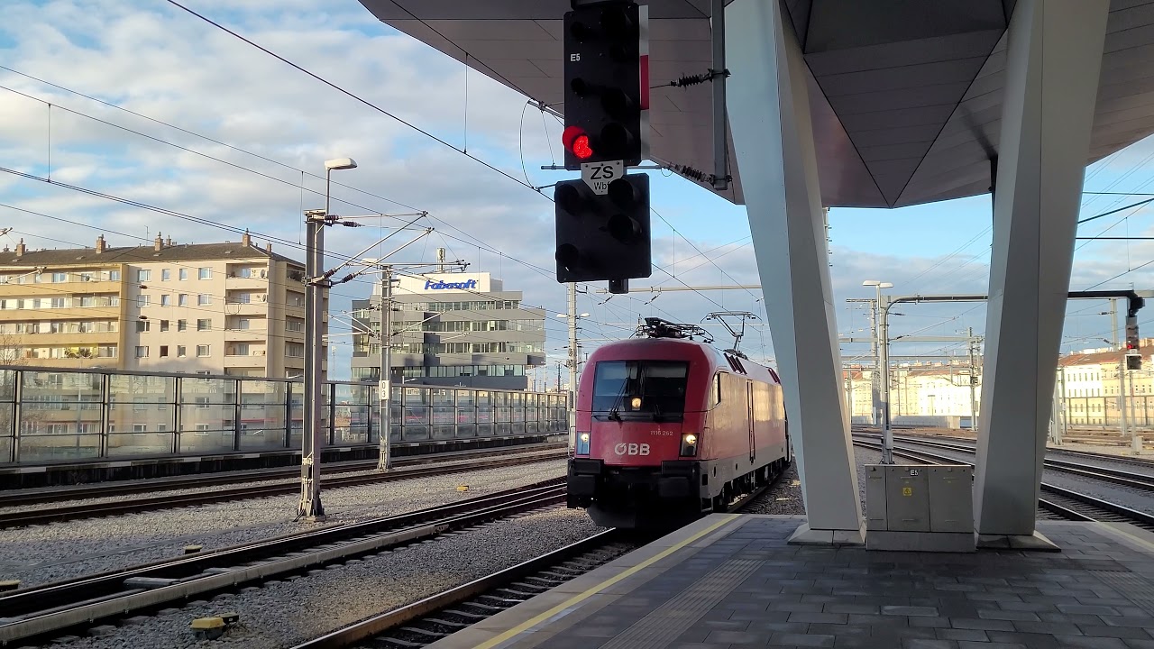 Einfahrt des nightjet 40421 + nightjet 491 am 31.12.2021 in Wien Hbf