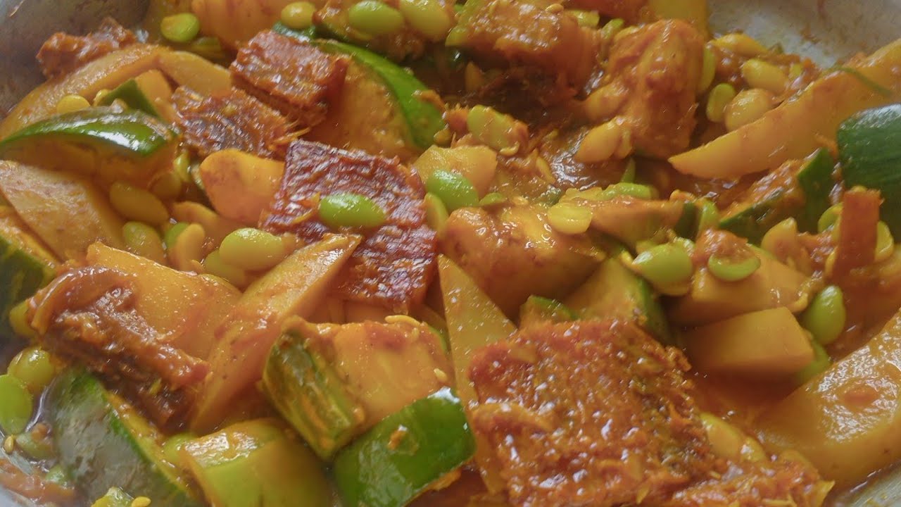 সিমের বিচি ছোলার টিপস এবং মাছের শুটকি দিয়ে এমন রেসিপি থাকলে কত মজার হয়। Tips - Dry Fish's recipe.