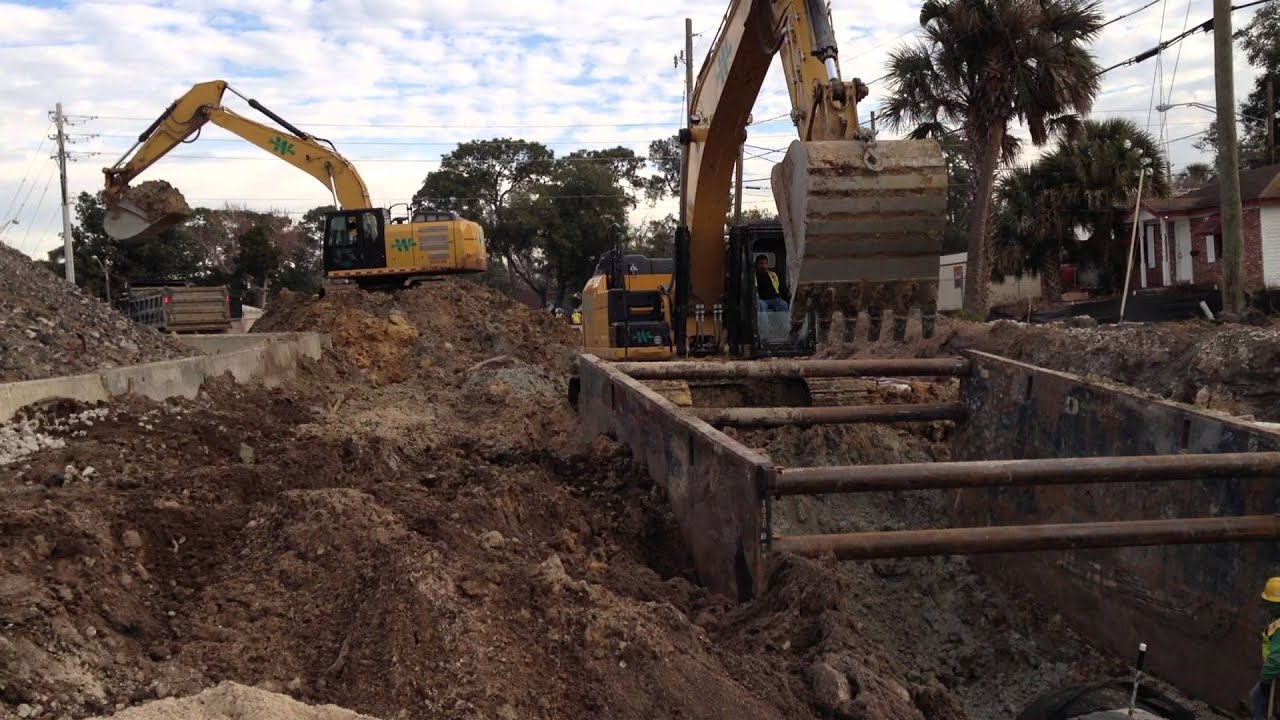 Caterpillar 336E and 329E pipe run team work