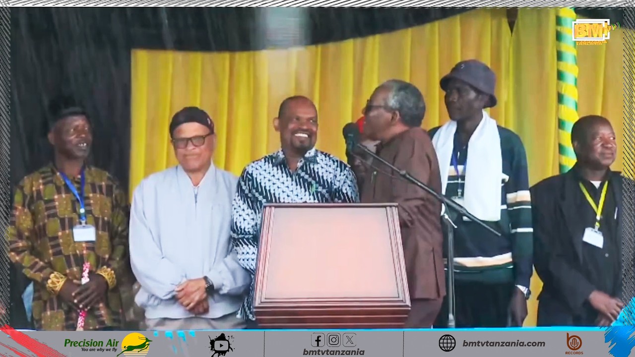 NYERERE AWATAMBULISHA Wazee Waliozuia Mvua MKutano wa Waziri Mkuu