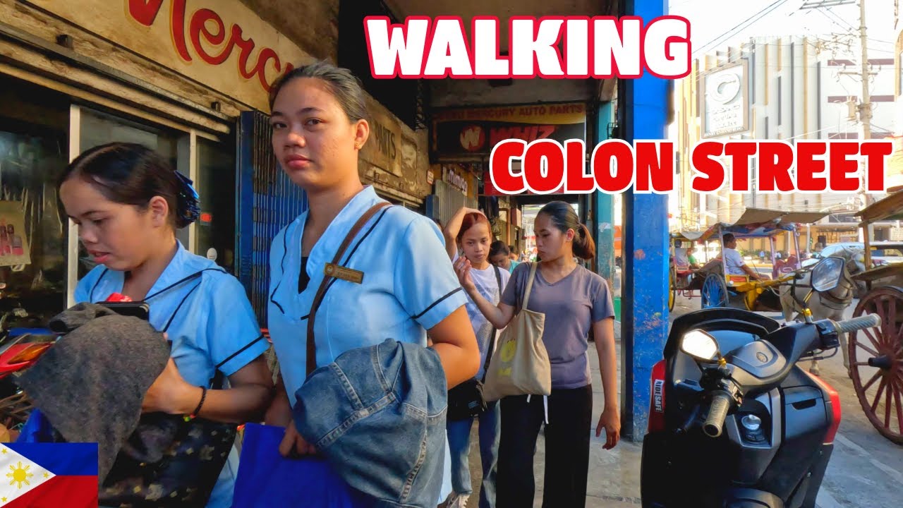 In CEBU CITY PHILIPPINES taking a walk around the COLON STREET AREA || Lots of people outside