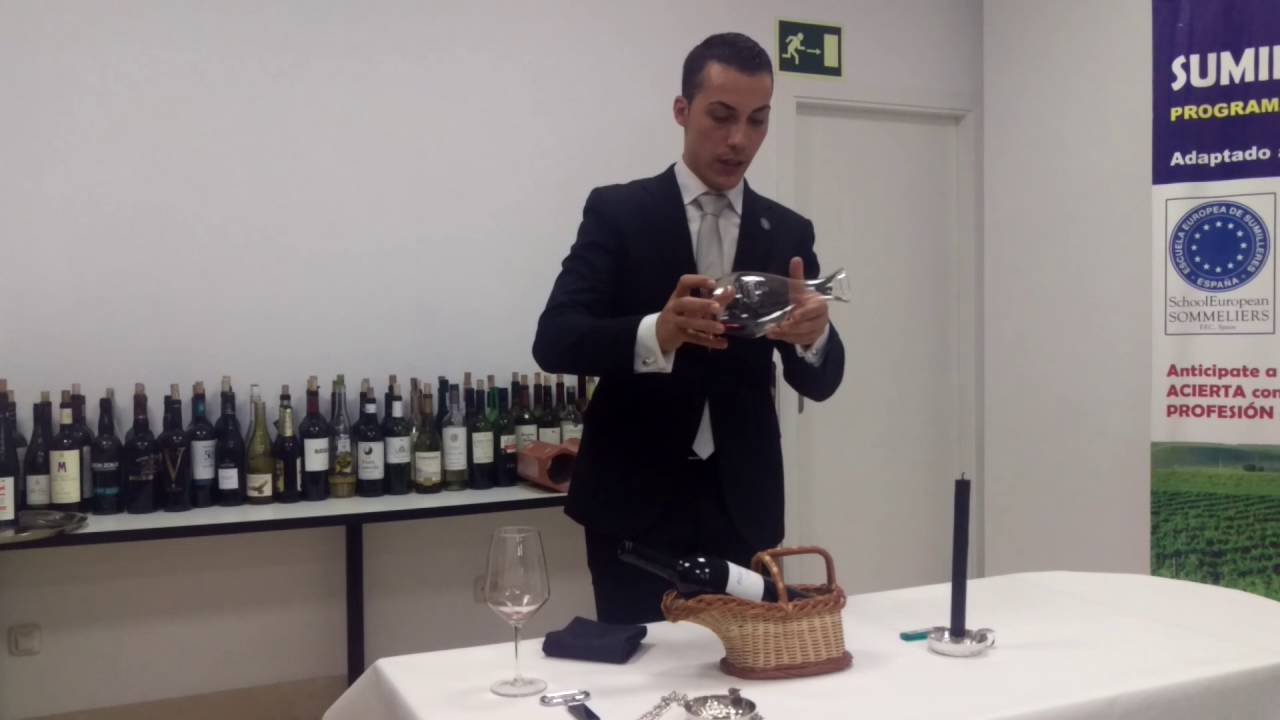Decantación de Guillermo Cruz, jefe de sumilleres de Mugaritz, en Escuela Española de Cata👏😃