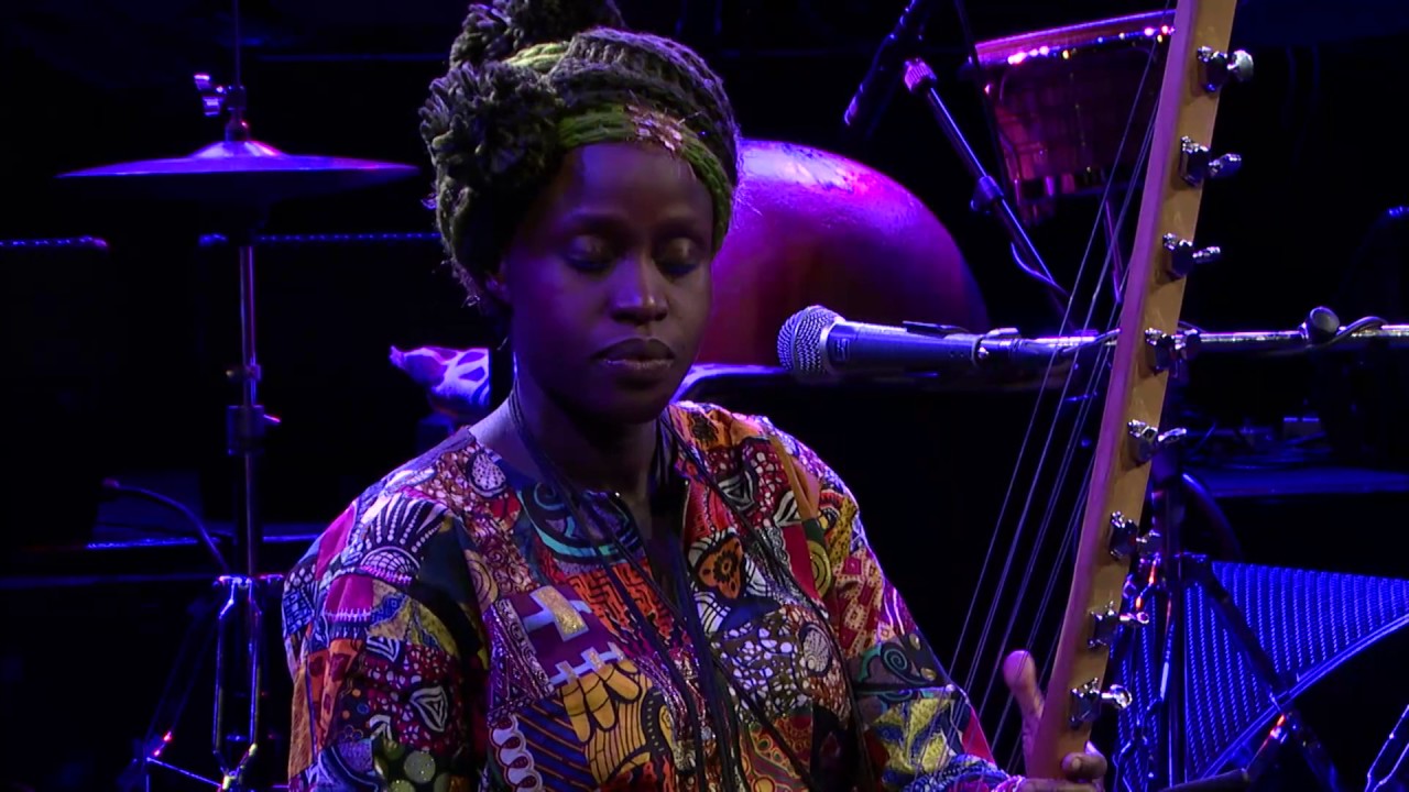 Léontina Fall avec Kamele Ngoni, Giani Caserotto et Valentin Ceccaldi