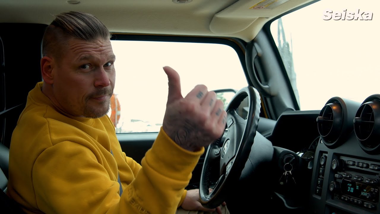 Aki Manninen esittelee harvinaisen Hummerinsa