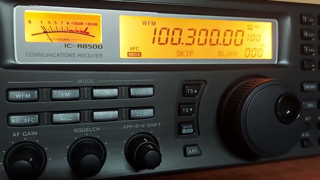 Icom IC-R8500 Communication Receiver 100KHz-1999.99999MHz
