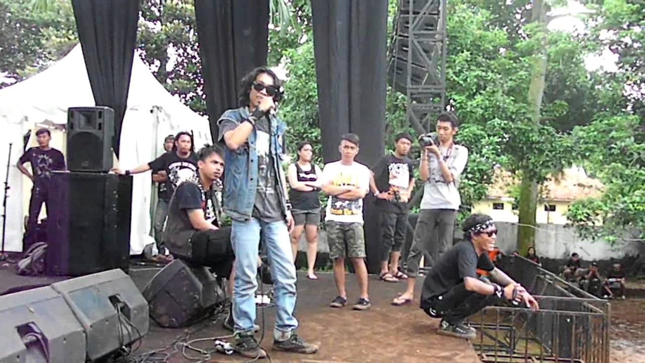 MANIFESTO & OKUPASI PANGGUNG OEF ASIA 2013