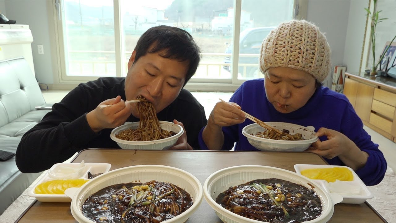 어머니와 [[짜장면(Black-bean-sauce noodles)]] 먹방!! - Mukbang eating show