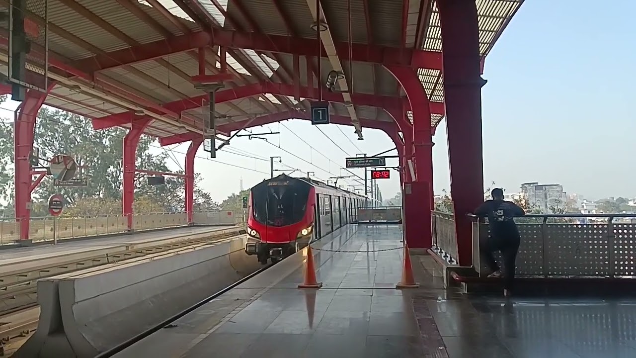 Entering inside the lucknow metro vlog।।