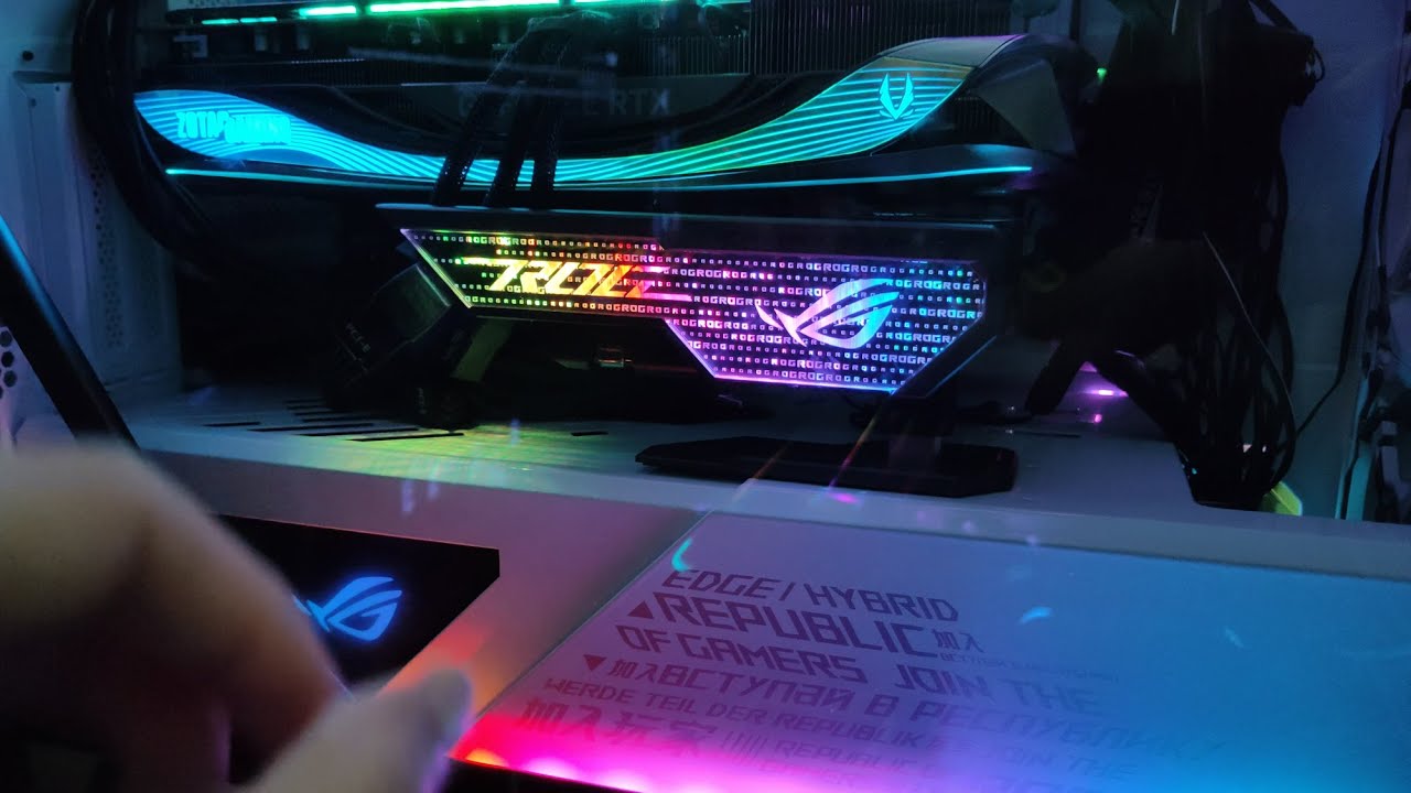 ASUS ROG Herculx Sostegno Per Scheda Grafica, l'illuminazione RGB con effetti luce personalizzabili